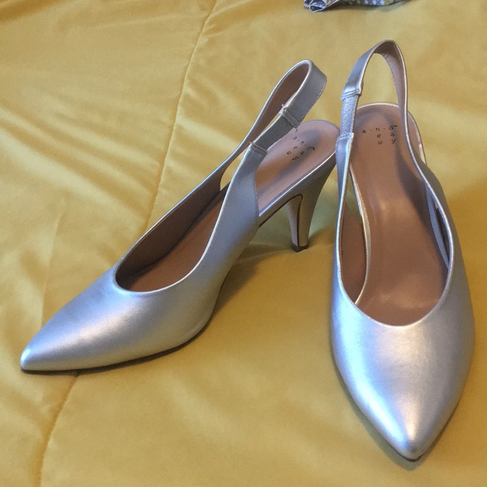Silver closed toed heel